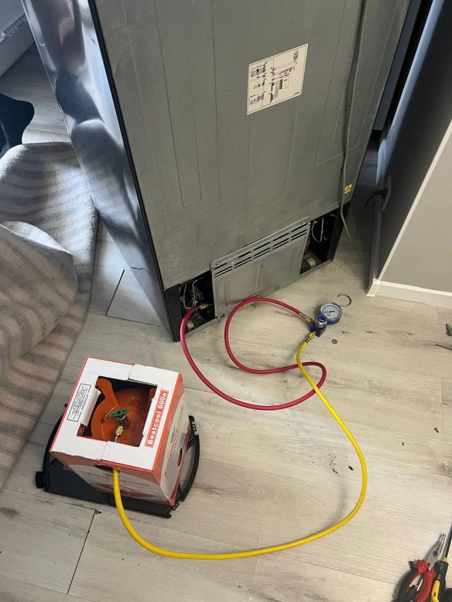 remont-holodylnyka-samsung-zamena-kompressora-3-640x853